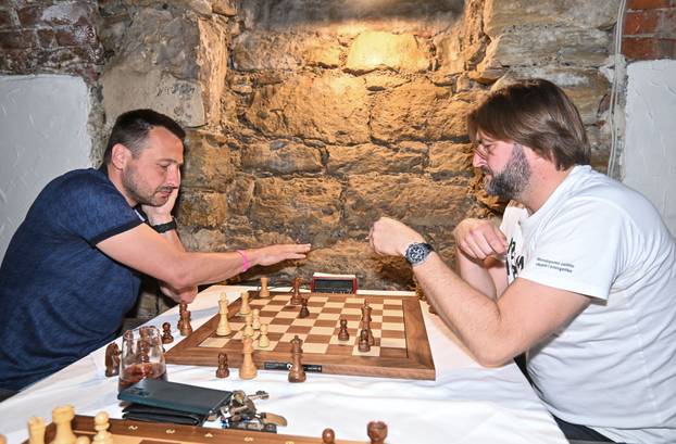 Zagreb: Brojni poznati na humanitarnom šahovskom turnir u konobi Mašklin i Lata