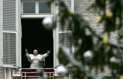 Papa Benedikt pozvao na mir u svijetu i na Balkanu 