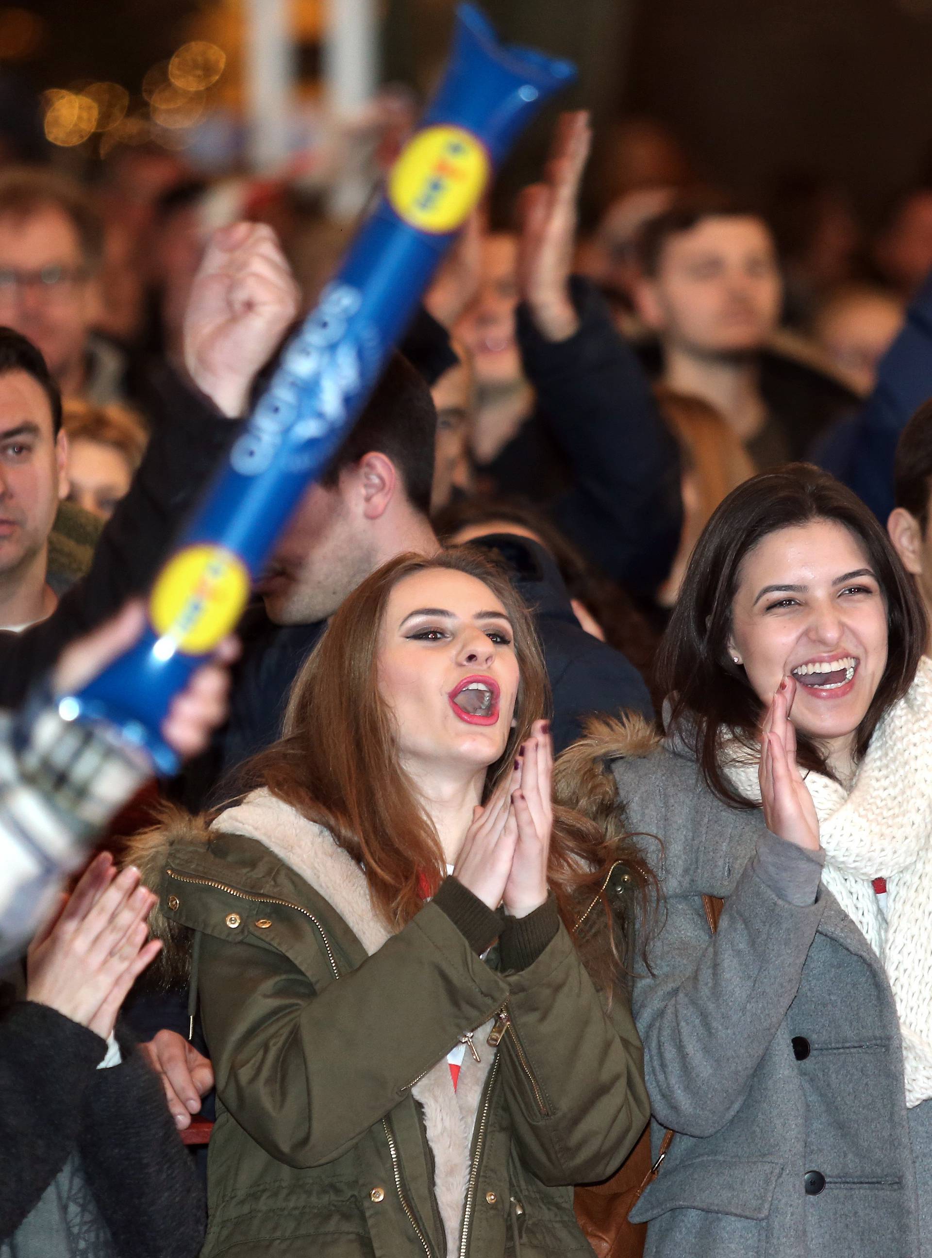 Pogledajte sjajnu atmosferu s utakmice Hrvatske i Srbije...