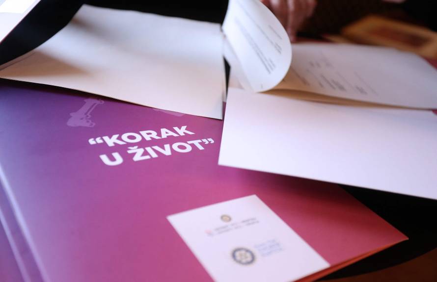 Objavljen natječaj za stipendiranje 13. generacije djece bez roditeljske skrbi