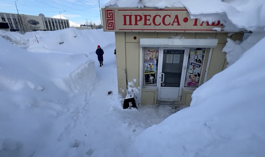 VIDEO Snijega im je preko glave! Grad na Kam&ccaron;atki u totalnom ledenom kaosu