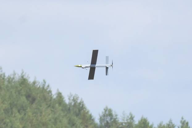 Robotski psi koji nose strojnice, dronovi, Komarac: Pogledajte što Srbija ima od naoružanja!