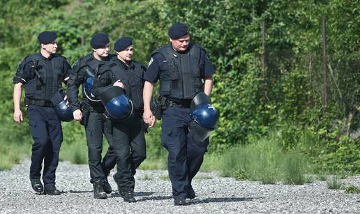 Drama u Zagrebu: Došli su ih deložirati 60 policajaca i bageri