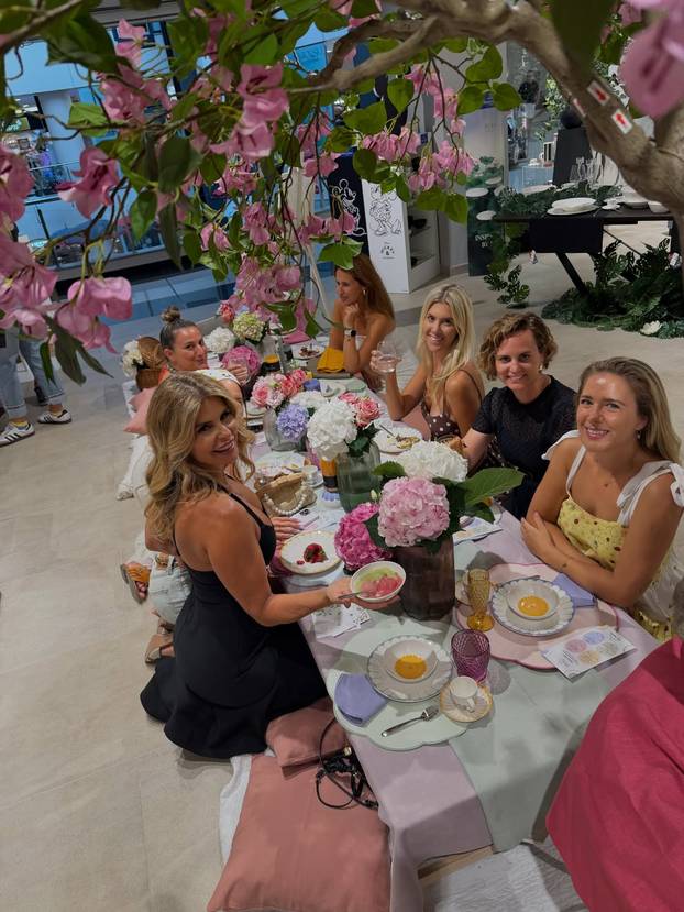 FOTO Bikini, sunčanje i trening: Mama Renata pokazala kako je izgledalo njeno vruće ljeto