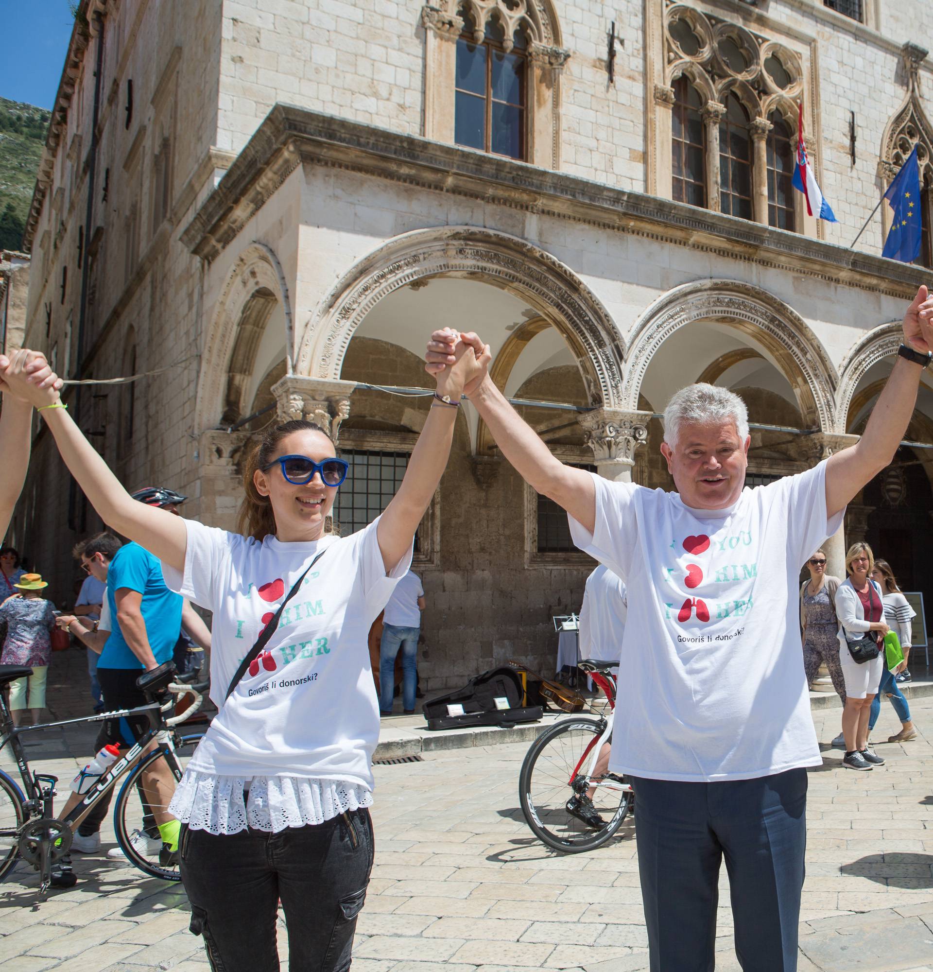 Dubrovnik i Zagreb: Svojim su tijelima formirali titrajuća srca