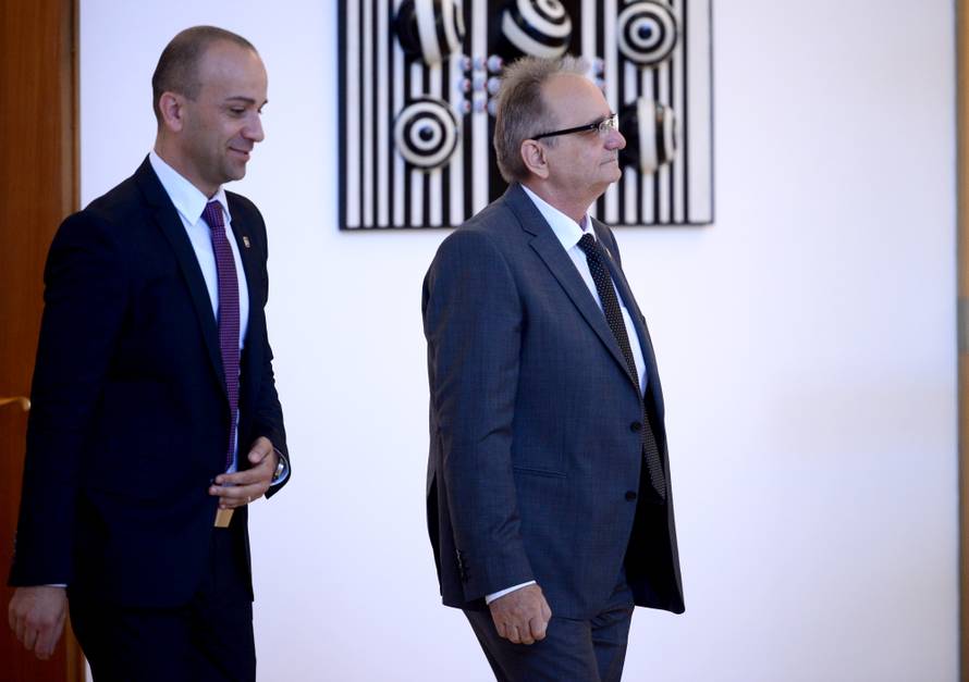 ''Neki zagovaraju da se izbori prolongiraju do svibnja 2017.''