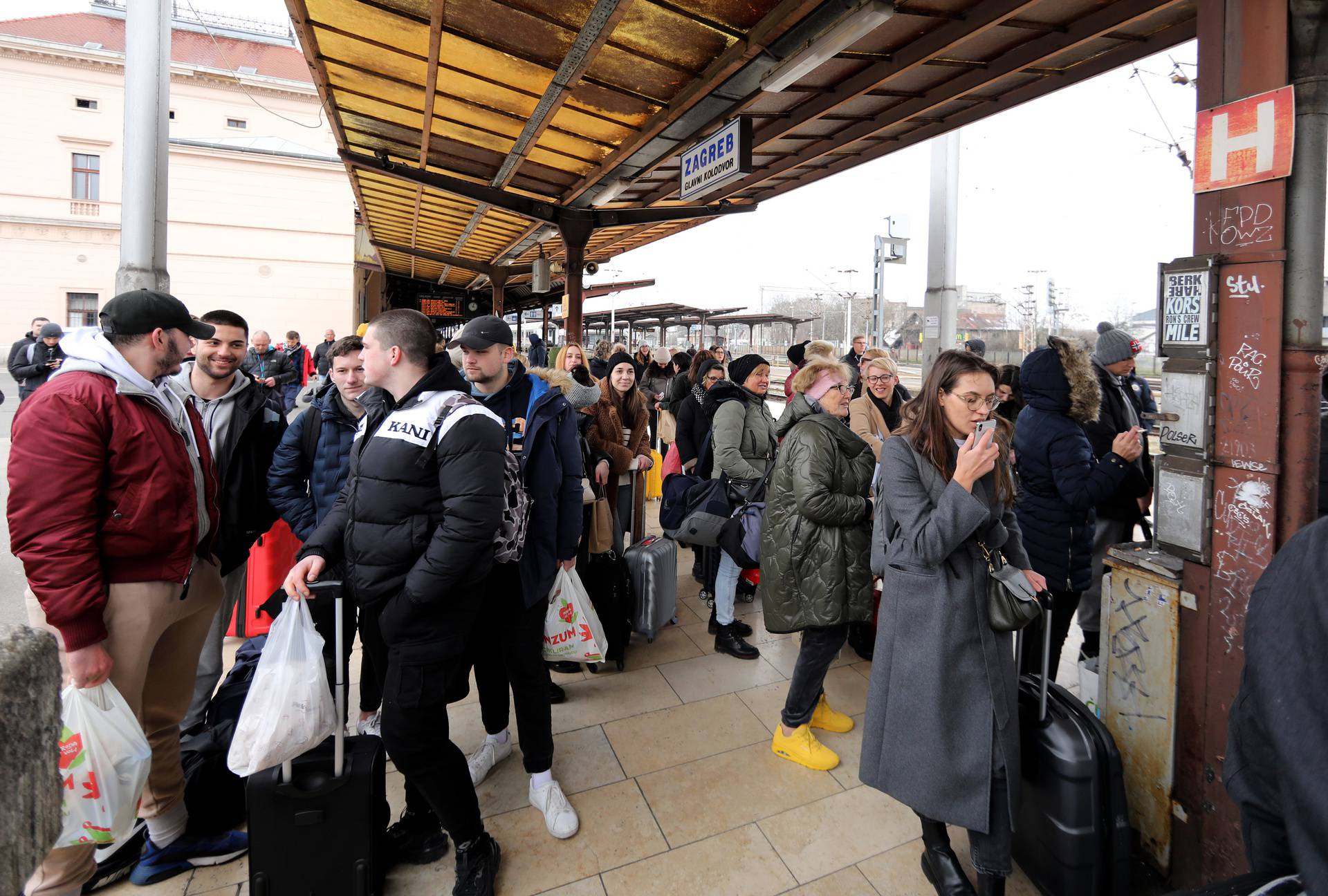 Zagreb: Željezničke karte za Split gotovo rasprodane, HŽ uveo dodatne linije