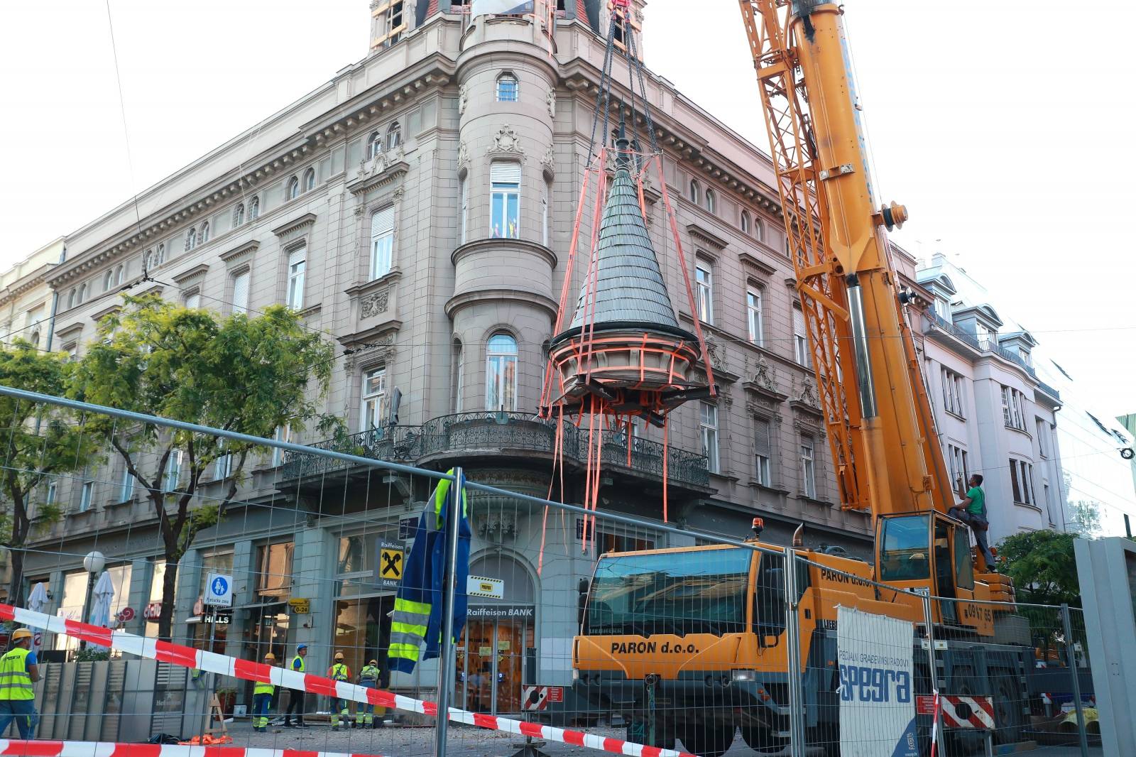 Zagreb: Skidanje kupole na križanju Kurelčeve i Jurišićeve ulice