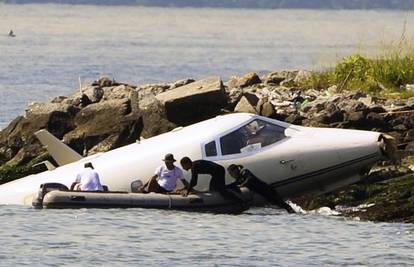 Brazil: Zrakoplovu pukla guma pa je sletio u more