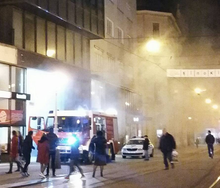 Požar na Trgu bana Jelačića: Gusti dim uznemirio građane