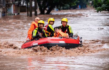 U Pekingu najviše kiše u 140 godina, poginulo 11 ljudi