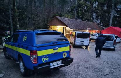 Petero ljudi od jučer zarobljeno u jami u Sloveniji! Spasioci: 'Čekamo da se voda povuče...'