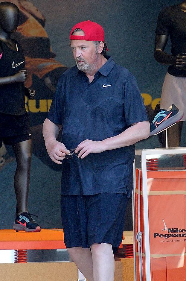 Matthew Perry makes a rare public appearance as he takes himself shopping for some new sports clothes.