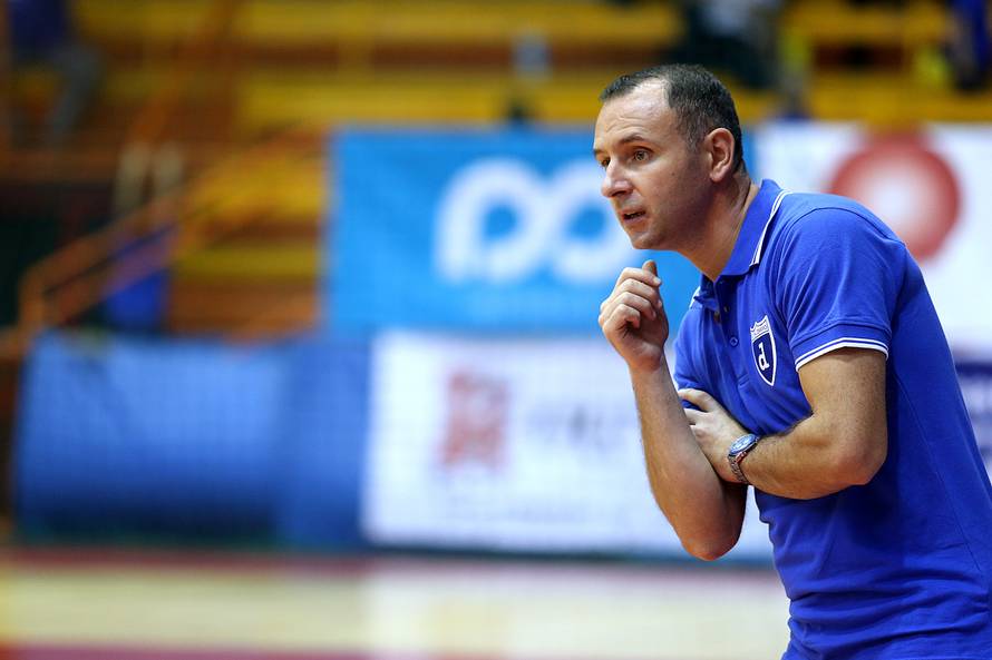 Užas: Osnivač Futsal Dinama se  srušio na terenu i preminuo