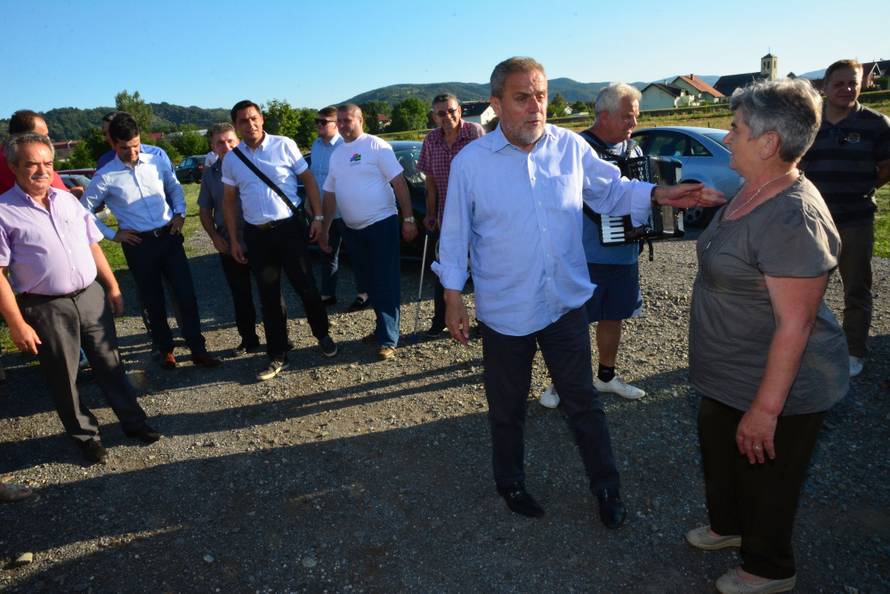 Bandić obećao sve: 9000 kuna za dijete, besplatan prijevoz...