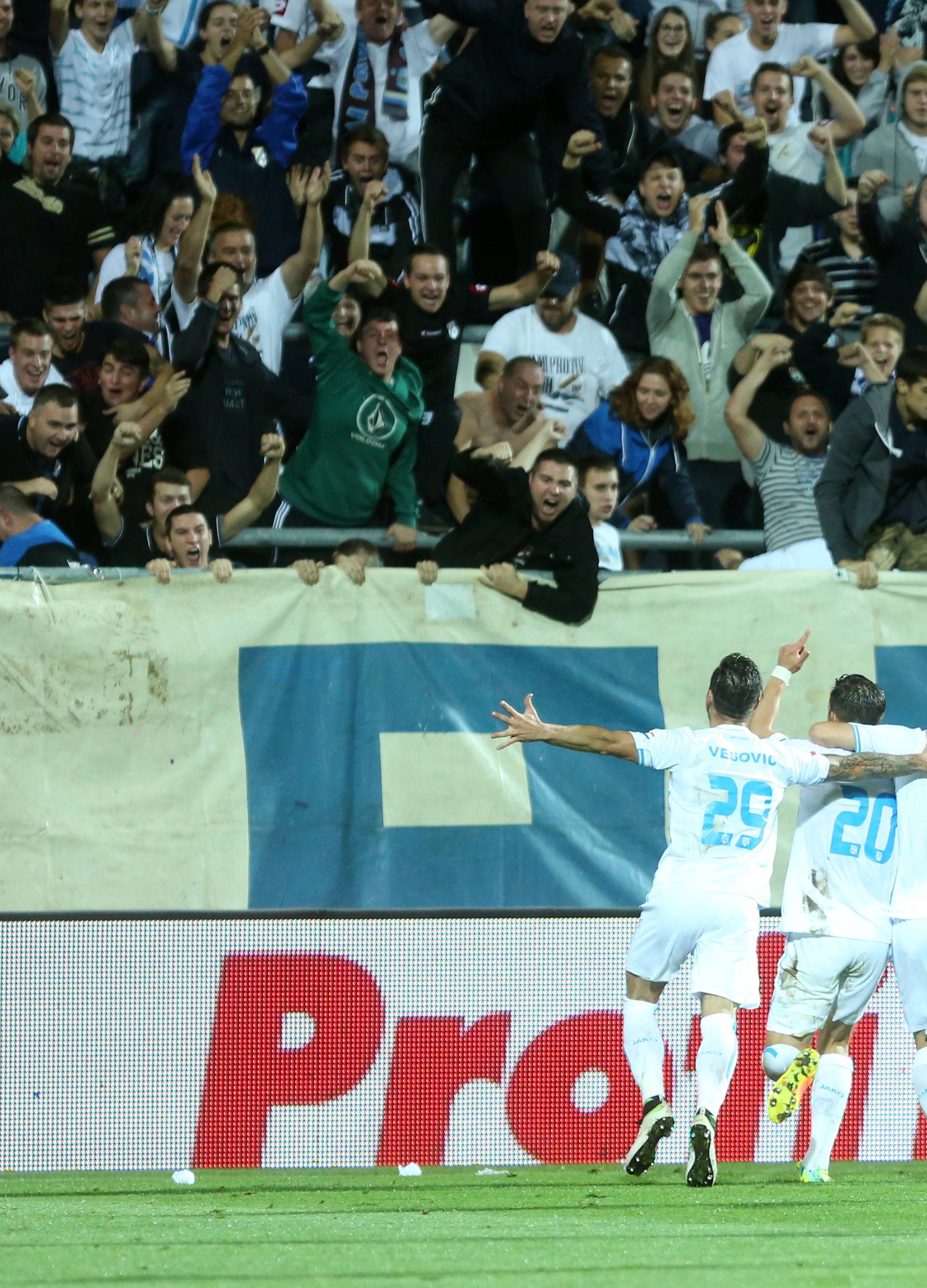 Rijeka kažnjena zbog pogrdnog pjevanja, Hajduk zbog baklji...