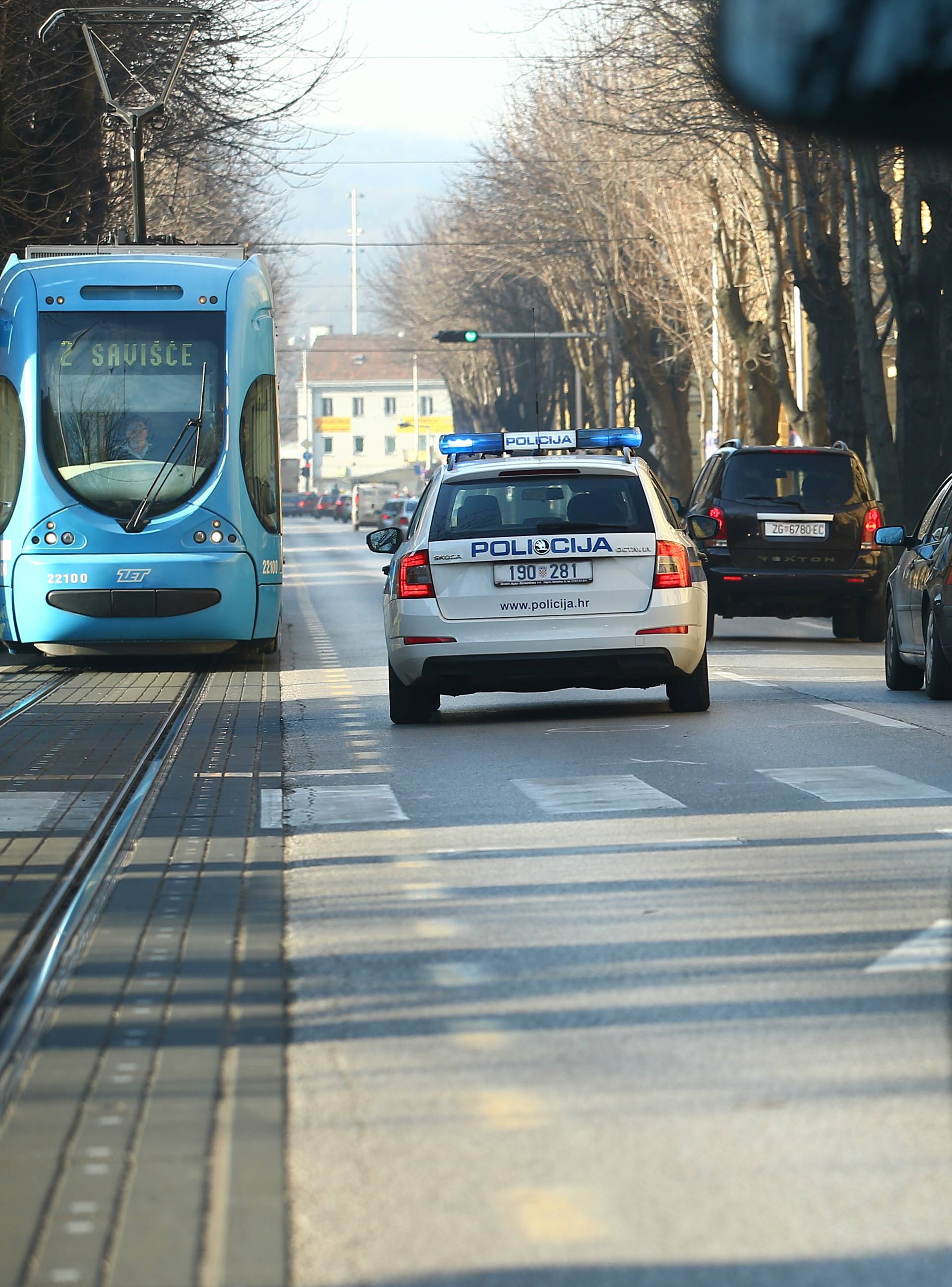 Užasan prizor: Autom udario ženu na pješačkom prijelazu