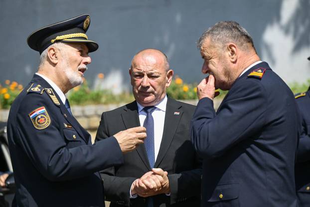 Zagreb: Svečana primopredaja vatrogasnih vozila