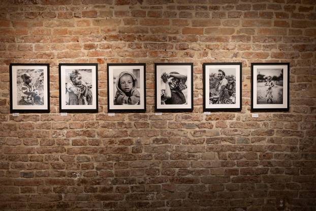 Osijek: Svečano otvorenje izložbe fotografija fotoreporterke Pixsella Emice Elveđi "Srce za Afriku"