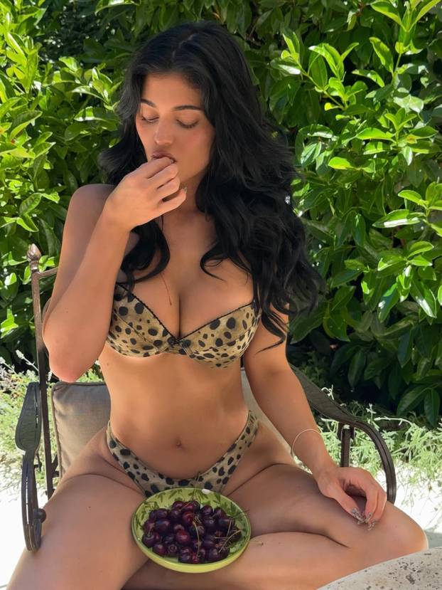 Kylie u nikad vrućem izdanju: Objavila fotke u lateksu nakon novog povećanja grudi