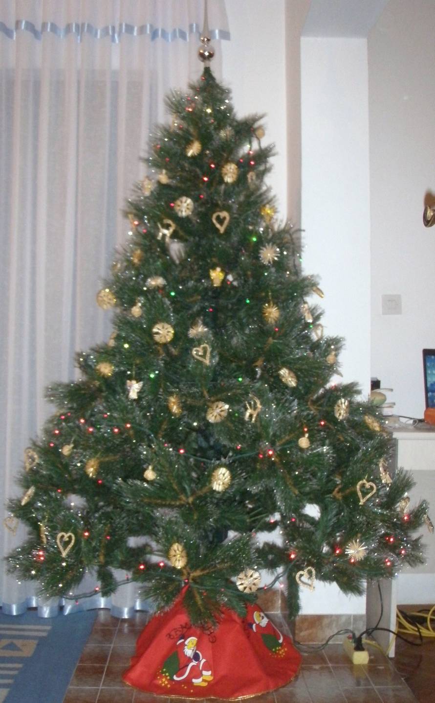 Šaljite fotografije božićnih jelki i osvojite vrijednu nagradu...