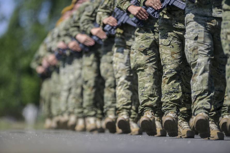 Velika Gorica: Uvježbavanje pješačkih postroja Hrvatske vojske za svečani vojni mimohod