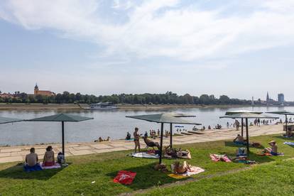 FOTO Spas od paklenog vala mnogi su potražili u rijekama i morima: Plaže krcate turistima