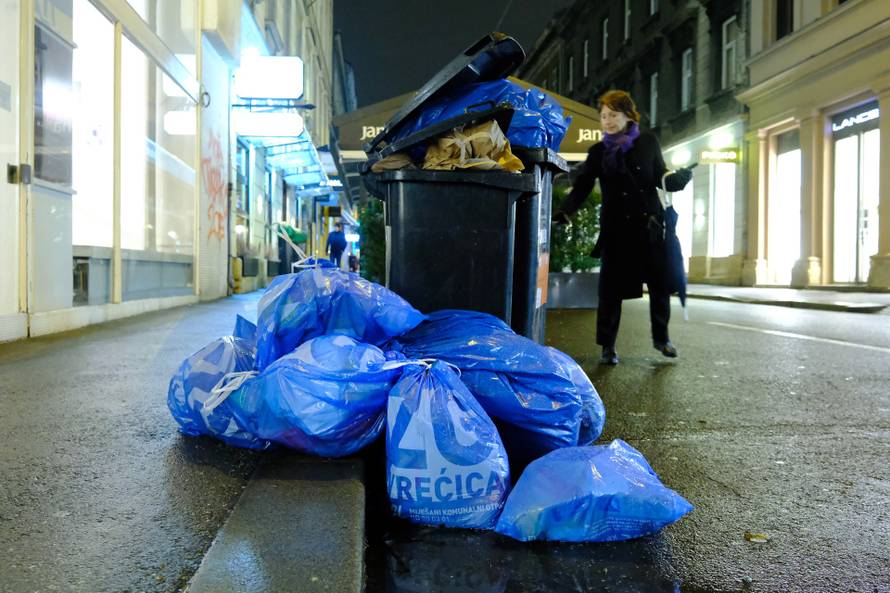 Zagreb: Sve više smeća u centru grada zbog štrajka radnika Čistoće