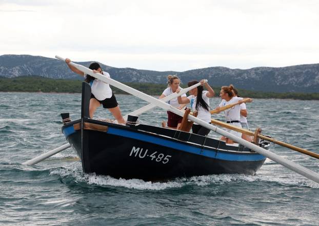 FOTO Ženska regata u Betini oduševila mještane i turiste