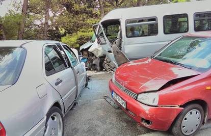 Sedmero ozlijeđenih u sudaru tri vozila na makarskoj Rivijeri