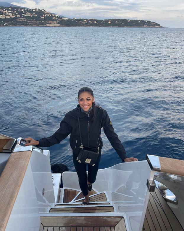 FOTO Bivša misica želi preuzeti Formulu 1: 'Cilj mi nije pobjeda'