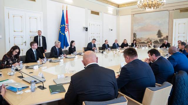 Zagreb: Andrej Plenković sastao se s predstavnicima Hrvatske poljoprivredne komore