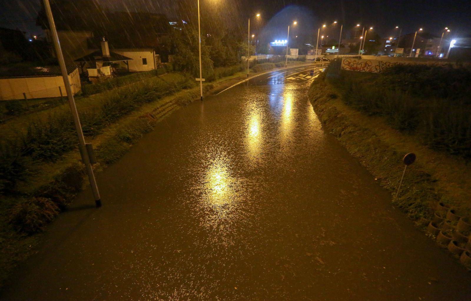 Zagreb: Potpuno poplavljen podvoÅ¾njak u Å korpikovoj ulici