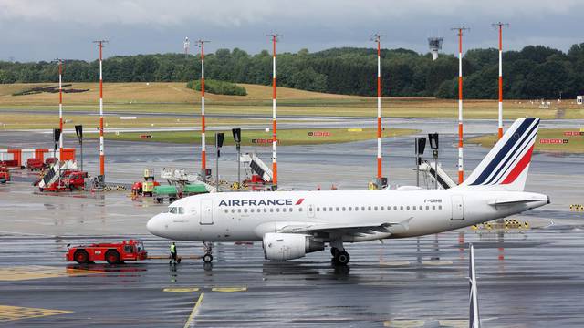 Hamburg Airport - Air France machine