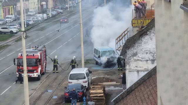 VIDEO Izgorio auto u Osijeku