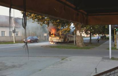 Vinkovci: Putnici su morali bježati iz zapaljenog autobusa