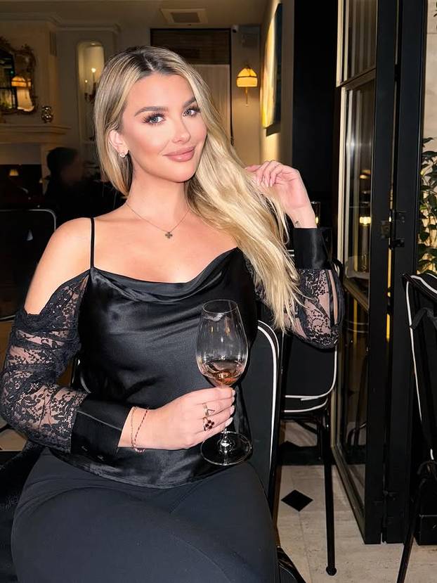 FOTO Iza seksi figure krije se prava feministkinja koja ne šuti