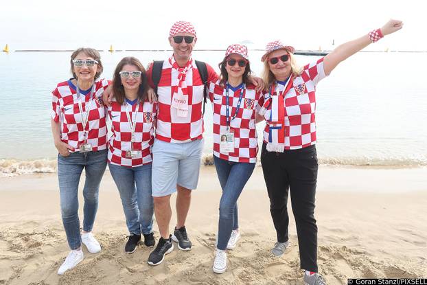 KATAR 2022: Rasplesane navija?ice na plaži uo?i utakmice Hrvatska - Belgija 