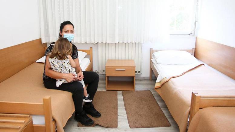 Preseljene obitelji stradale u potresu: 'Sobe su nam ovdje još manje, ali izdržat ćemo...'
