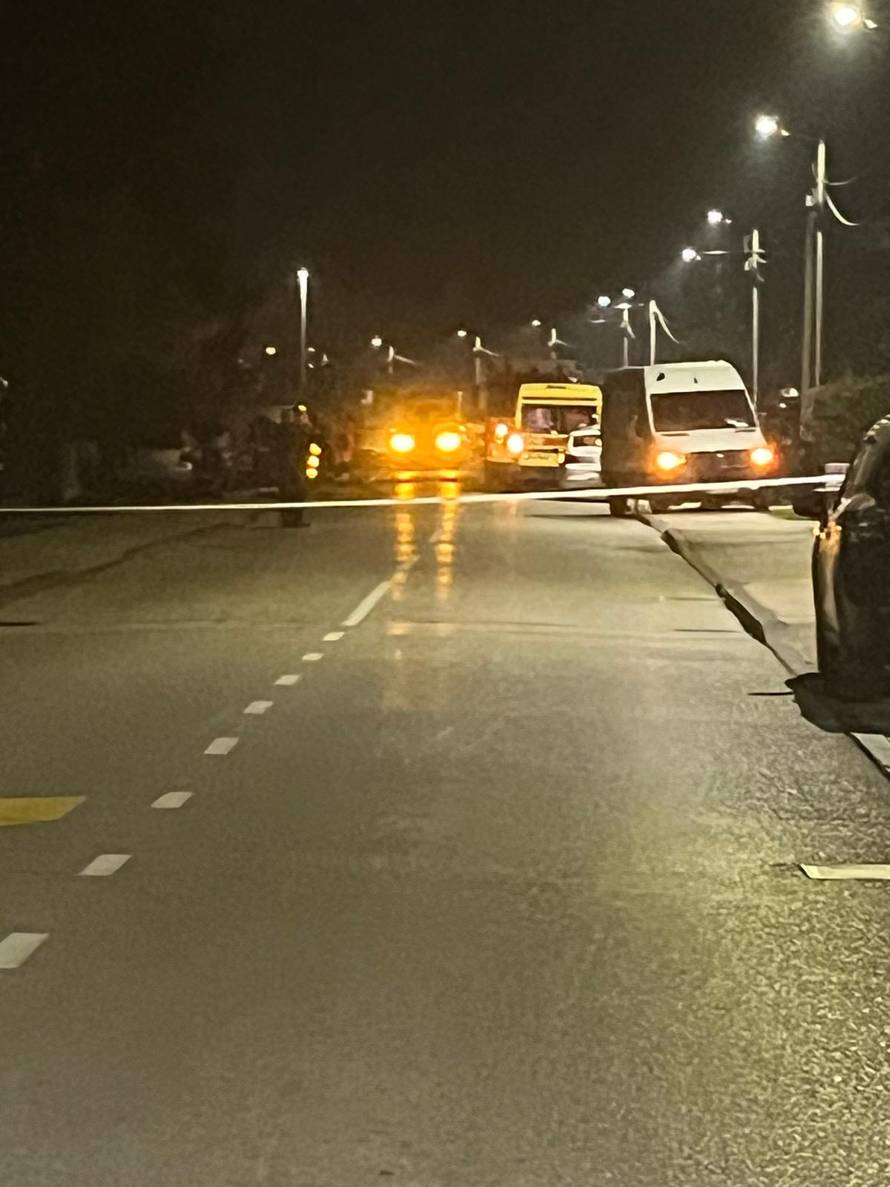 FOTO Policija blokirala ulicu u Velikoj Gorici: 'Specijalci stoje ispred kuće, tu je i Hitna pomoć'