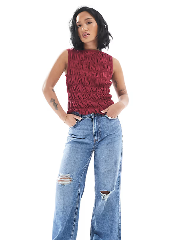 Vraćaju se poderane traperice: Izdvojili smo najbolje komade