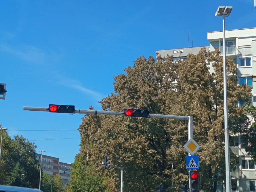 Motorola moto G77 na testu: Pouzdan telefon kojem je svakodnevica najjača strana