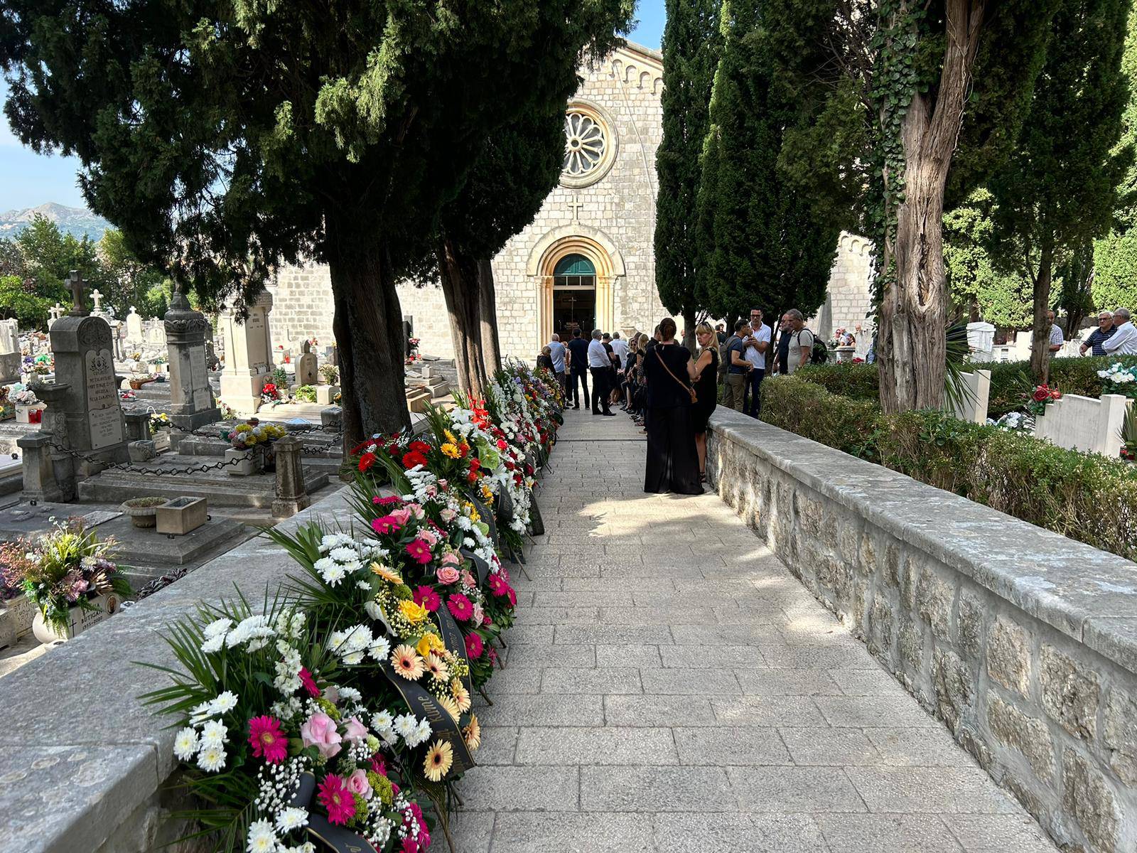 Obitelj i prijatelji opraštaju se u Dubrovniku od Mile Hrnića