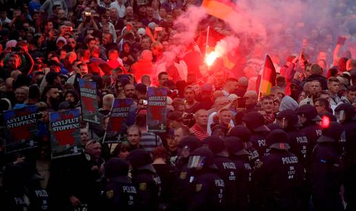 Tisuće desničara u Chemnitzu na maršu: 'Stalno se vraćamo'