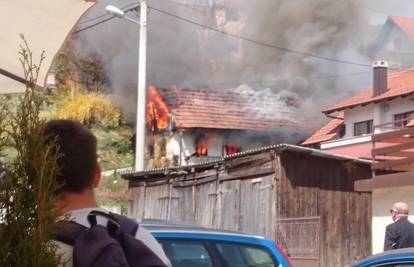 Gorjela starija kuća u Zaboku, nasreću, nitko nije ozlijeđen