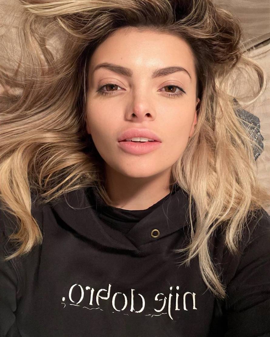 Ella Dvornik u suzama: 'Eto, ljudi i u Volvu plaču, ne brinite'