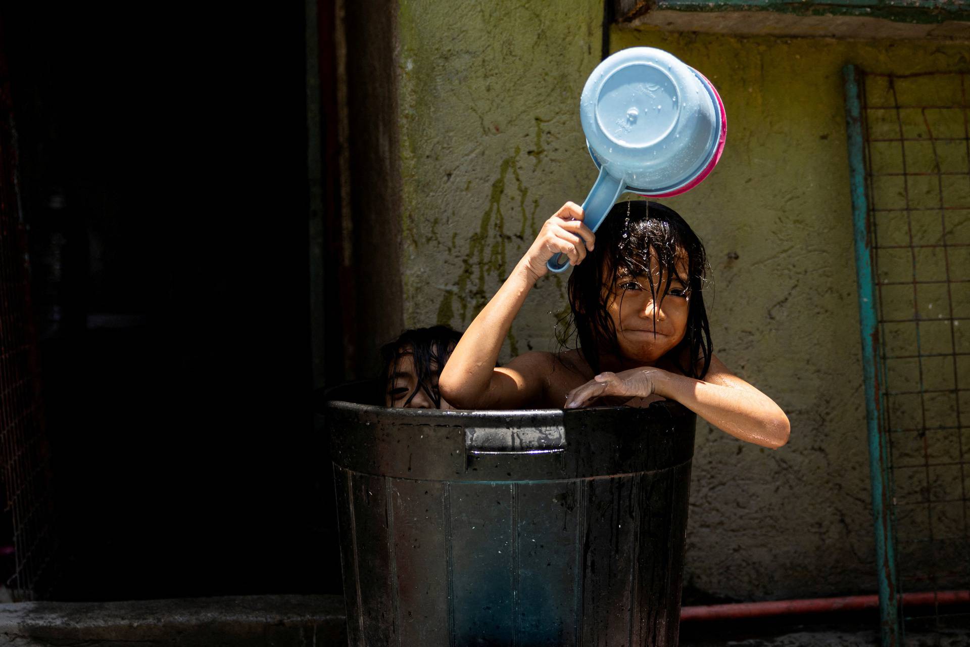 Hot weather in Manila