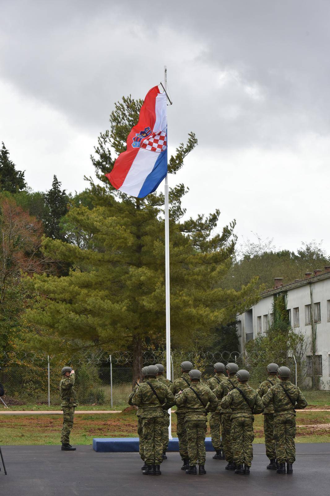 Na bivšem vojnom aerodromu u Valturi svečano otvorena vojarna "Hrvatski branitelji Istre"