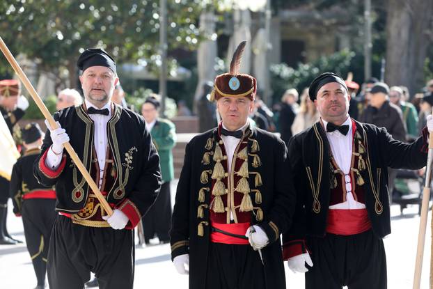 Pula: Mimohod Bokeljske mornarice u Puli