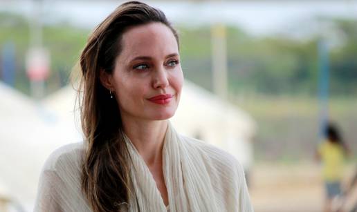 Stil Angeline Jolie: Od bijelog odijela do male kožnate haljine